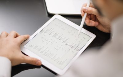 crop-employee-with-tablet-pencil